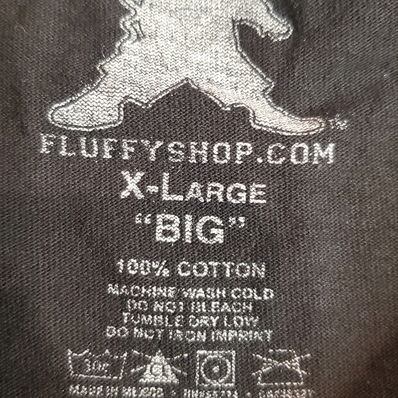 Fluffy Breaks Even World Tour 2016 T-Shirt - Picture 3 of 4